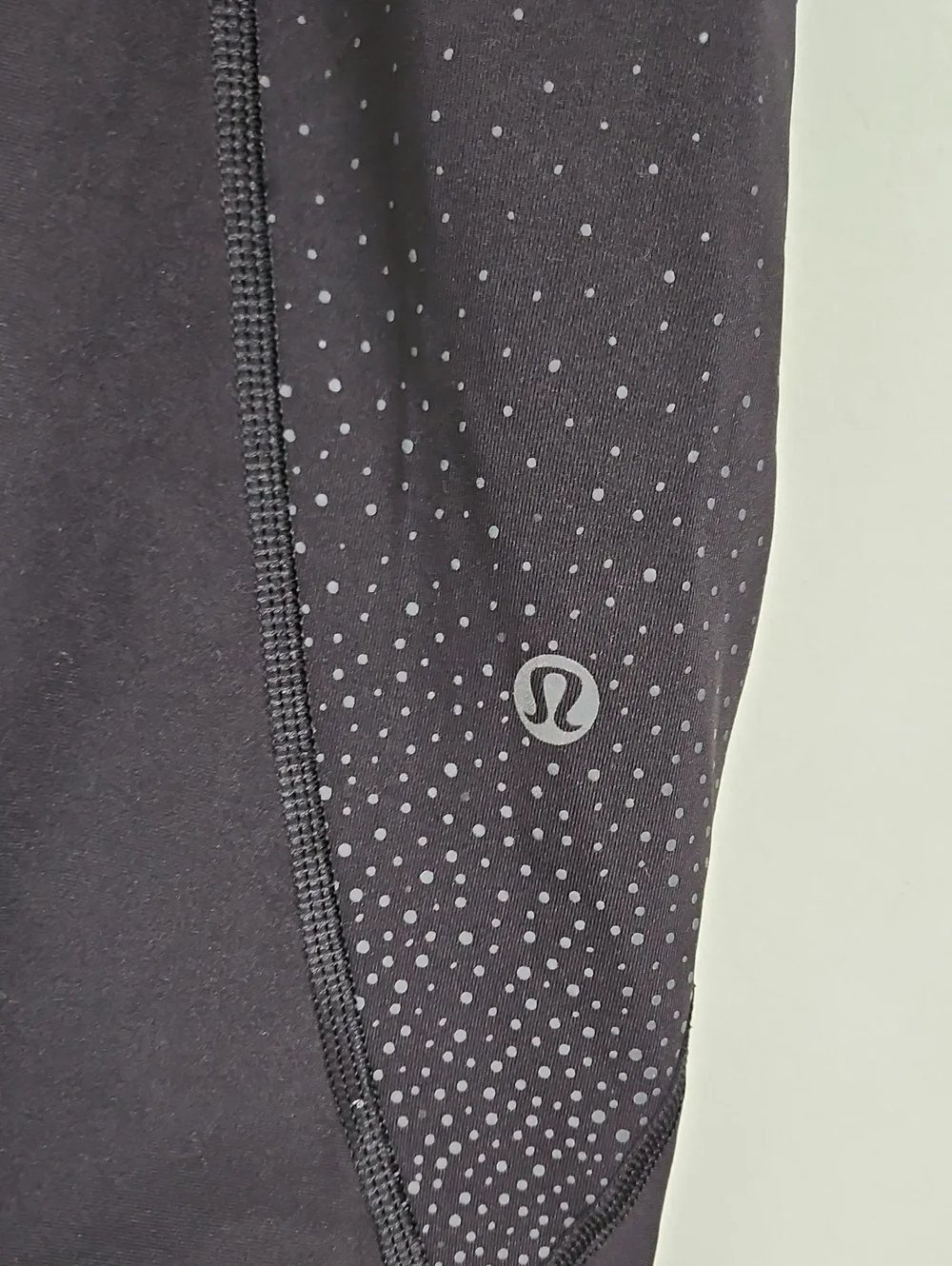 Lululemon Black Crop Leggings Side Pockets Reflective Dot Zipper Pocket Sz 10
